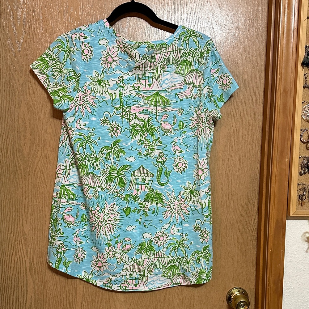 Lilly Pulitzer scoop neck Etta Blue and Green Tropical Print Short Sleeve Top - Picture 2 of 2